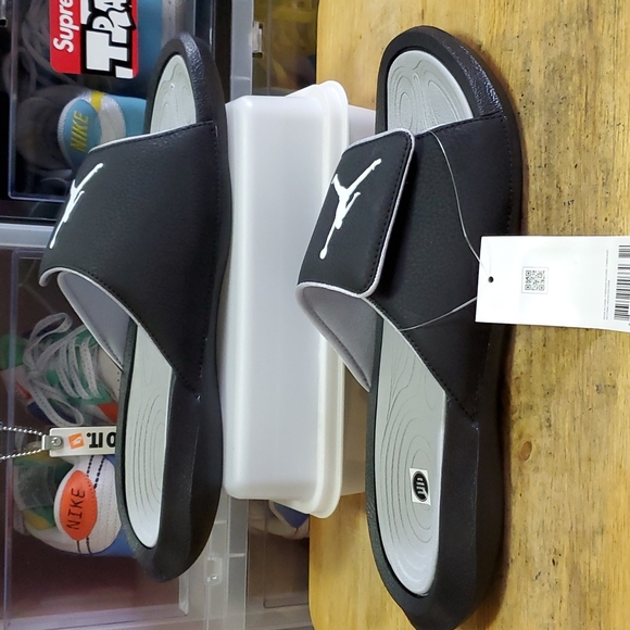 Nike Air Jordan Hydro 6 Slides - Picture 3 of 8